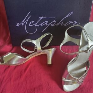 NIB Size 9 Silver Sandals
